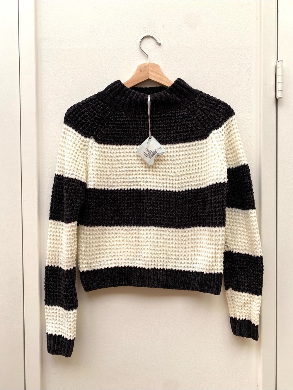 Cocovive Striped Black & White Chunky Knit Sweater NWT Women Size  M